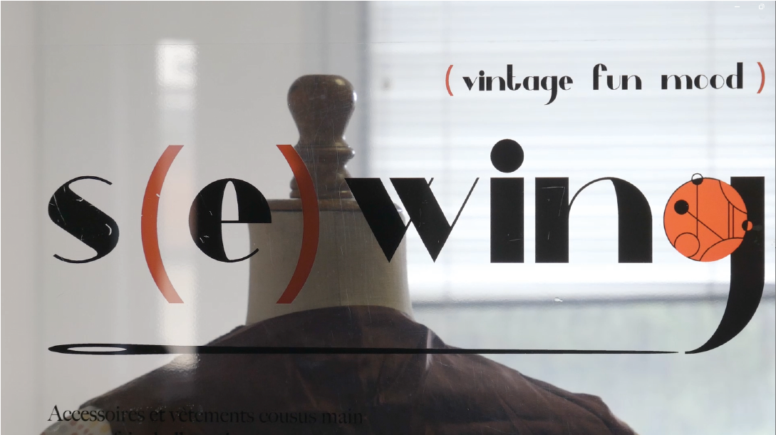 Charger la vidéo : Vêtements vintage et sacs banane